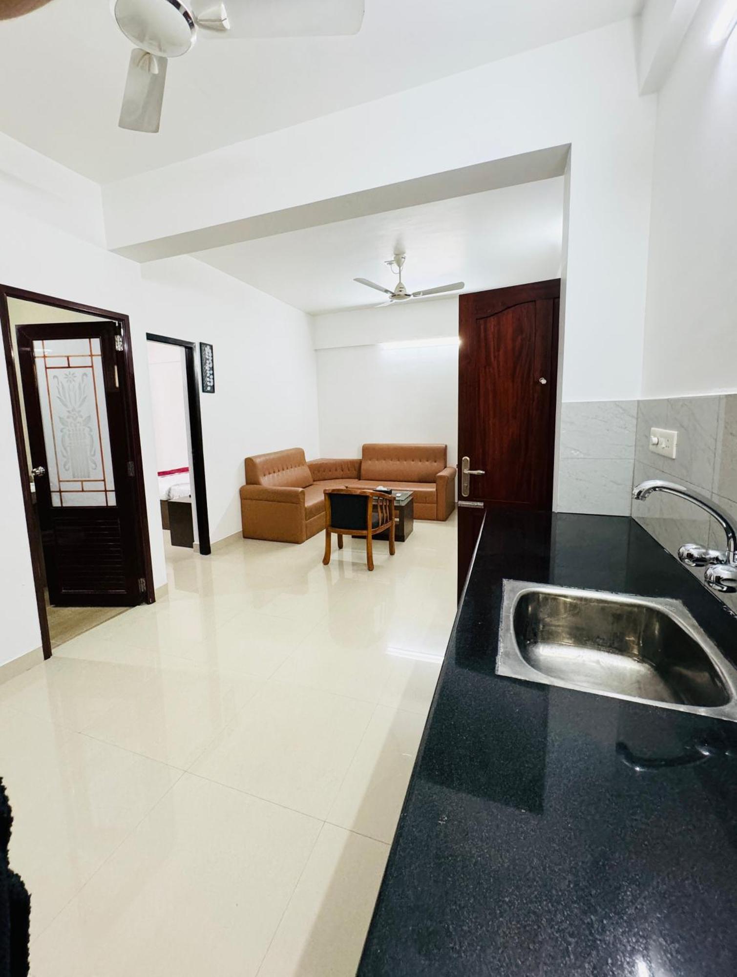 Royal International Hotel Trippapur Экстерьер фото