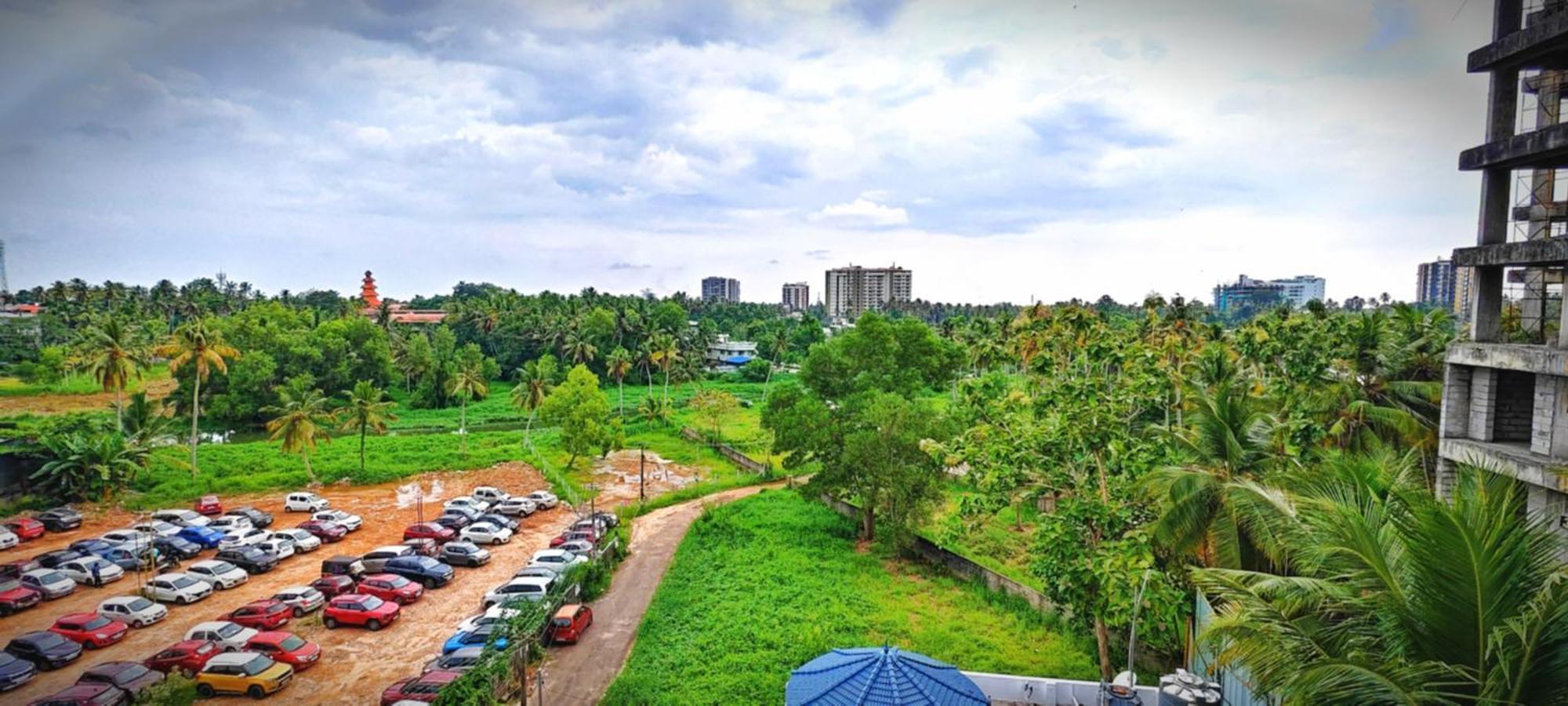 Royal International Hotel Trippapur Экстерьер фото
